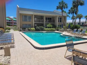 Updated Condo steps to beach access & Gulf view off Lanai, walk to St. Armands - Image 5