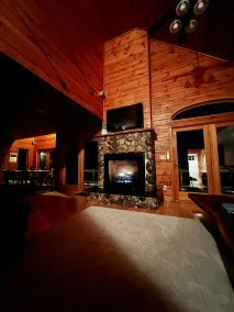 Family Lodge with hot tub, AC, minutes to Lake Placid and Hiking, Pet Friendly - Image 2
