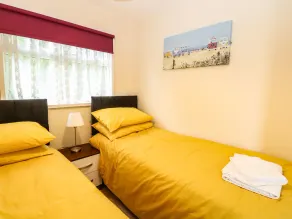 CHALET 126A, family friendly, country holiday cottage in Cromer - Image 4