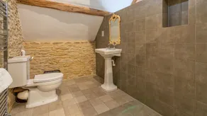 Middle Barn - Image 4