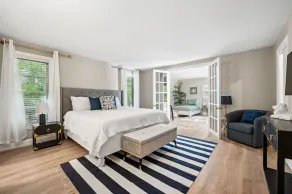 Newly renovated classic villa in exclusive neighborhood. - Image 5