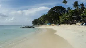 Stunning apartment, 4 mins walk to the beach, wifi, pool, English TV - Image 4