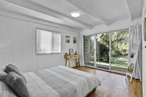 Great low-set beach house! - Image 4