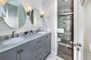 Cuisine / salle de bains rénovées en janvier 2018! Près des chalets en bord de mer. OCEAN VIEW E105 - Séjour marin - Image 2