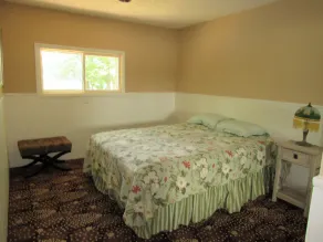 Lakefront home on 1.6 acres - Image 5