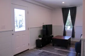 Beautiful new property, great location. - Image 2