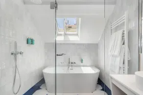 Luxury Prime Location Great for Families & Friends - Image 2