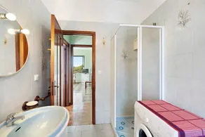 Apartamento 'Casa Vera' com vista para a montanha, terraço privado e acesso Wi-Fi - Image 4