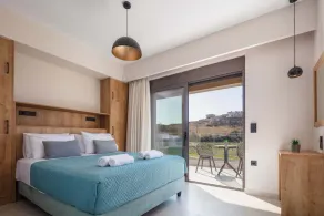 Modern facilities, walking distance to the beach! - Image 3