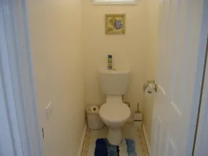 800 mtres from Dog friendly beach! 12 minute flat walk to beach. 1 minute by car - Image 2