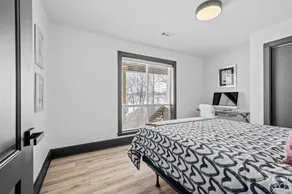 Beautifully renovated 1800 SF home where modern amenities meet classic style . - Image 5