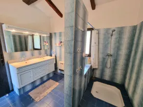 Villa avec piscine au coeur des oliviers - Image 2