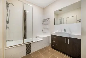 Stunning 2-Bed Unit with BBQ Patio near Dining - Image 2
