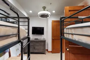 2307- Two Bedroom + Den Deluxe Eagle Springs East by RedAwning - Image 3