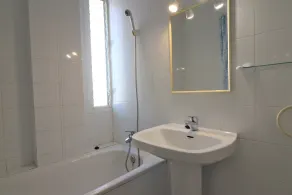 Bright Apartment in Nature - Image 2