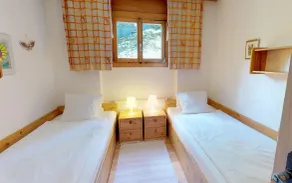 Traditional apartment house in an excellent, quiet location between St. - Image 4