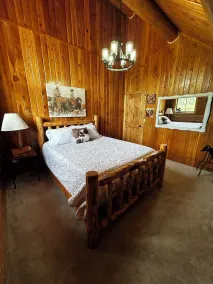 Amazing mountain views, daily wildlife show and a cozy log house for serenity. - Image 4