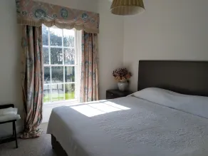 Independent Garden Wing of Dorset country house - Image 4