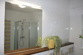 ★ artistique ★ spacieux ★ climatisé ★ patio ★ terrasse ★ parking gratuit - Image 3