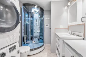 Luxe Studio 1 Loft Main St. Beacon Luxury Steam Shower! Kitchen, Washer/Dryer - Image 3
