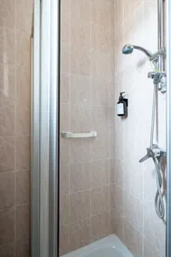 Central in Leoben | 60m² | University & train station nearby | For 6 people | Self check-in 7/24 - Image 2