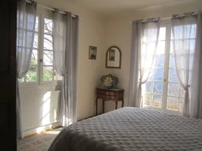 Villa, piscine chauffée par  panneaux  solaires et par abri  haut télescopique - Image 5