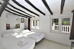 Villa familiale rustique avec grands jardins, Près de la ville d'Estepona dans un endroit calme - Image 5