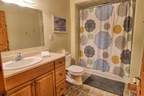 Luxurious 5 bdrm,4 bath farmhouse in Mulmur!4 Season Country Getaway!Swim & Ski! - Image 5