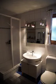 Dieses atemberaubende, helle und komfortable Chalet bietet Platz für bis zu 8 Personen. Am Chemin du - Image 2