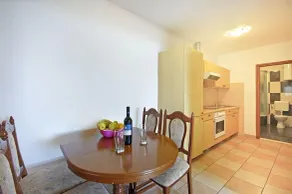 Apartamento de una habitación en la playa Dugi Rat, Omis (A-7575-b) - Image 2