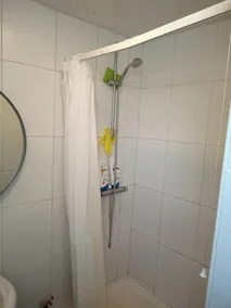 Feltham Heathrow Double Room in Shared House - Image 4
