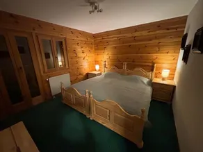 Large and very bright chalet for 10 people with large terrace, garden and a very nice view.Interior: - Image 4