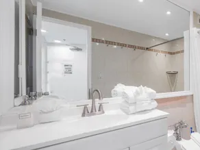 SeaStays Apartments - Image 2