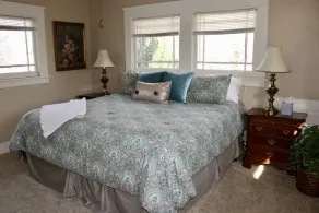 Beautifully restored 1922 craftsman bungalow in a prime Lodi wine tasting area - Image 3