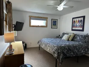 Cozy Water Front Cottage - Image 4