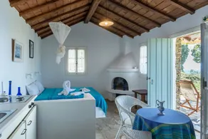 Villa Thalia, piscine privée, située entre Palio Klima et Glossa, Skopelos - Image 4