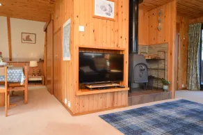 Loch view location in Holiday park, sleeps 4 persons, off road parking, free Wi-Fi - Image 2