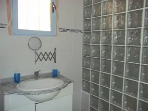 Stort hus med have (3000m2) og helt privat sikker swimmingpool - Image 3