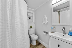 Walk to Beach. Beautifully Renovated 3BR, 2BA Home w/Outdoor Shower & Grille - Image 2
