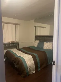 Beautiful home located in Southfield Mi. Quite friendly neighborhood - Image 4