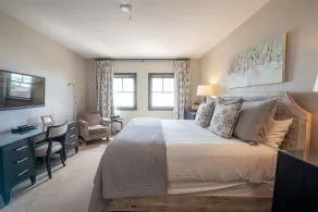 Top Floor 2 Bedroom Condo in Mountaineer Square - Image 5