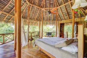 Romantisches Treetop mit Hängematten, Blick auf den Dschungel und ein gemeinsamer Pool - Image 5