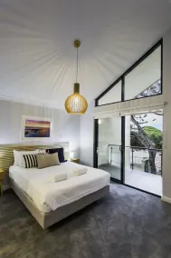 YALLINGUP BEACH HOLIDAY HOME PERFECTLY DESIGNED TO FIT TWO FAMILIES - Image 5