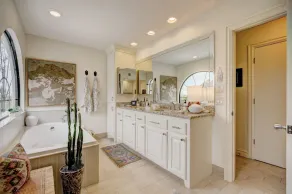 Historic Villa🚶1 min from Lake Hefner🏊 Hot Tub 🎱Pool Table🐶Friendly🎣Fishing - Image 3