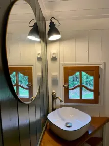 Wooden caravan, unusual accommodation for 2 - Image 5