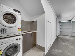 Modern, chic 3BR townhouse in luxury complex, top location, free wifi - Image 2