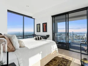 Three-Bedroom Deluxe Renovated Sky High Penthouse - Image 2