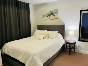 Trendy Toronto Condo close to airport and downtown! - Image 3