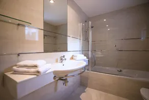 Lavish Villa With Infinity Pool and Views - Image 4