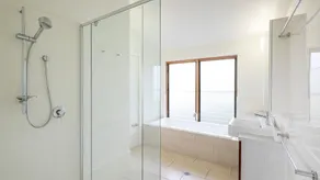 Ocean Mist Beach House | 5 bedroom, 2 bathroom, sleeps 10, 400m to beach - Image 4